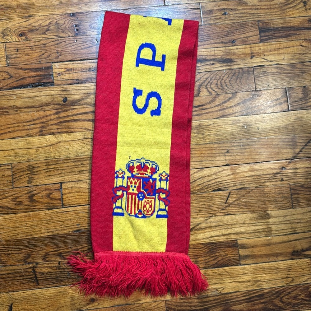 Spain Knit Soccer Fan Scarf - Picture 4 of 11